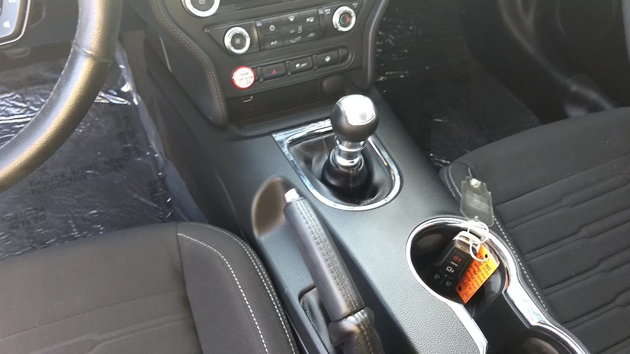 先在美國買車註冊在自己名下, 再以「自用車回台」資格,連同搬家一起把車運回台灣以符合"留學生條款"規定,詳細留學生條款規定可以參閱Car2TW網站說明。以張先生想要購買的福特野馬跑車為例,大約可以節省台幣3-4萬元左右。 台灣進口車輛檢測包含油耗、污染、噪音、安全、胎壓、燈光、電池相容性…測試項目超過 20 項,總共測試費用接近美金2萬元,但是透過Car2TW進口車授權平台可以節省高達80%費用,各式車款非常多,並不是每一車款都可以利用授權報告省錢,想從美國買車運回台灣強烈推薦先諮詢Car2TW後再行動。 先在美國買車註冊在自己名下, 再以「自用車回台」資格,連同搬家一起把車運回台灣以符合"留學生條款"規定,詳細留學生條款規定可以參閱Car2TW網站說明。以張先生想要購買的福特野馬跑車為例,大約可以節省台幣3-4萬元左右。 台灣進口車輛檢測包含油耗、污染、噪音、安全、胎壓、燈光、電池相容性…測試項目超過 20 項,總共測試費用接近美金2萬元,但是透過Car2TW進口車授權平台可以節省高達80%費用,透過Car2TW代辦協助完成才發現原來國外買車運回台灣真的划算,因為進口到台灣的各式車款非常多,並不是每一車款都可以利用授權報告省錢,想從美國買車運回台灣強烈推薦先諮詢Car2TW後再行動。